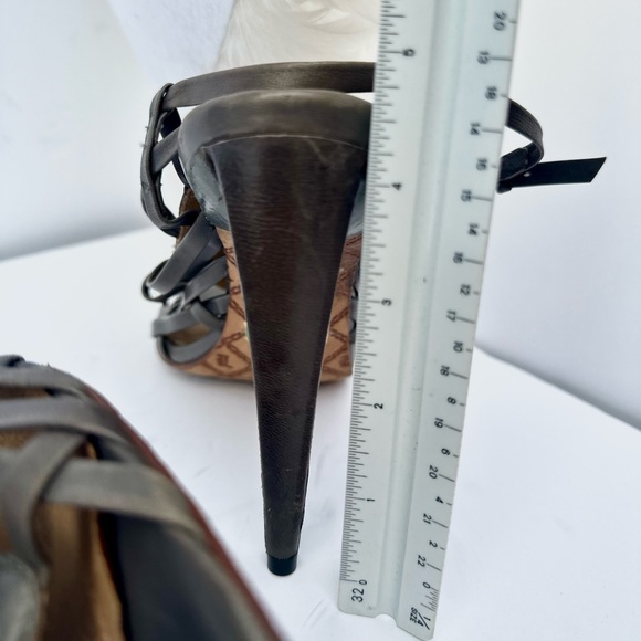 L.A.M.B. Sandal Heels in grey - Picture 6 of 6